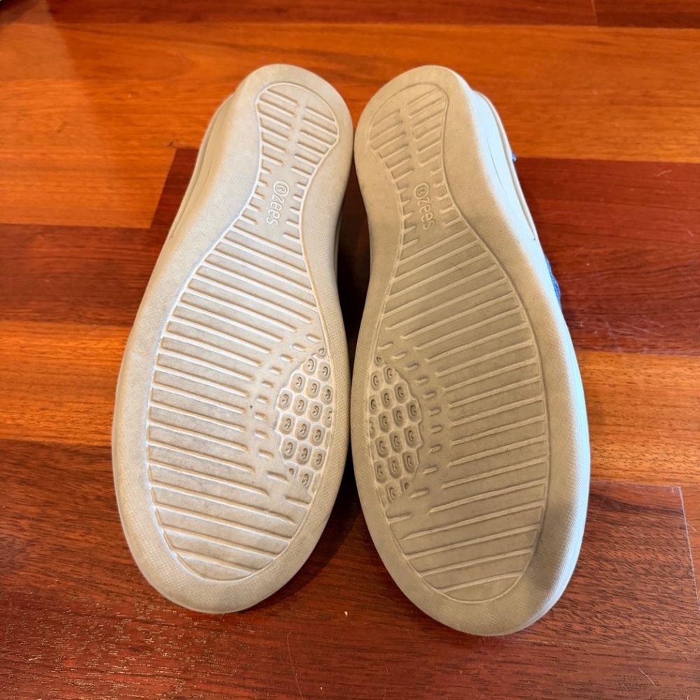 Bzees Blue Knit Slip-On Comfort Shoes with Decorative Ring - Picture 4 of 8